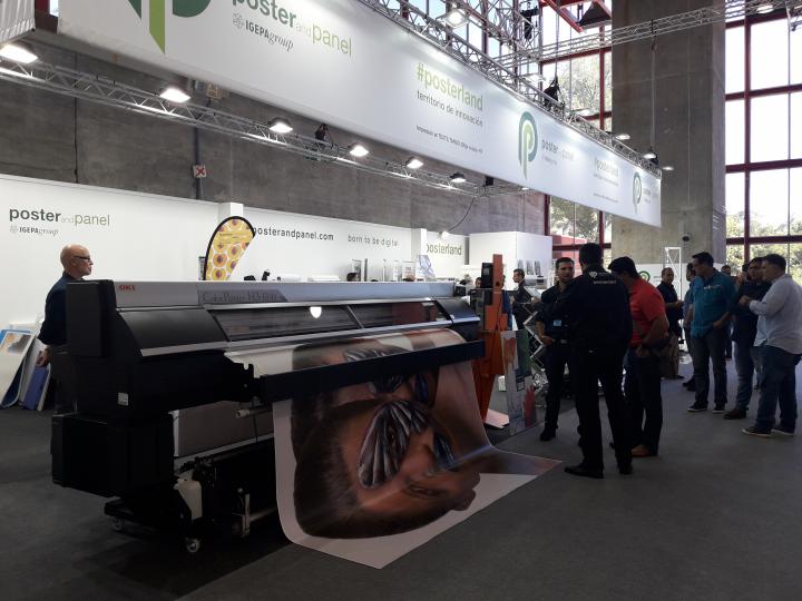 Poster & Panel presented in C! Print the widest laminator in the world market